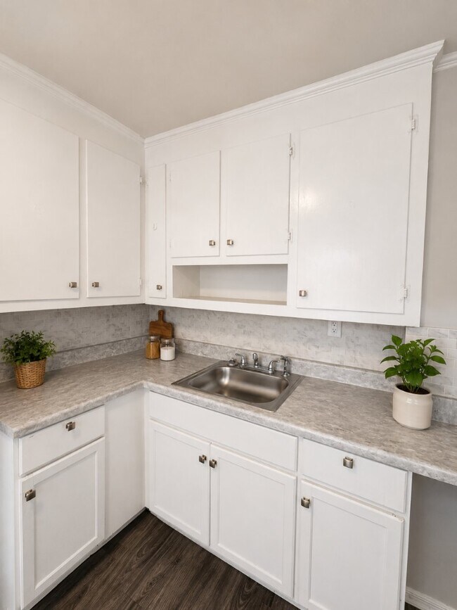 Foto del edificio - 1112 E 16th St
