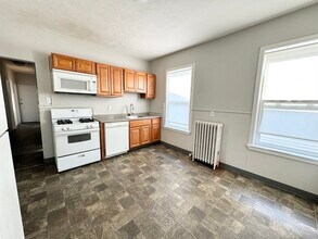 Building Photo - 153 E Cottage St