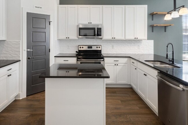 Building Photo - 534 Rigsby Ave