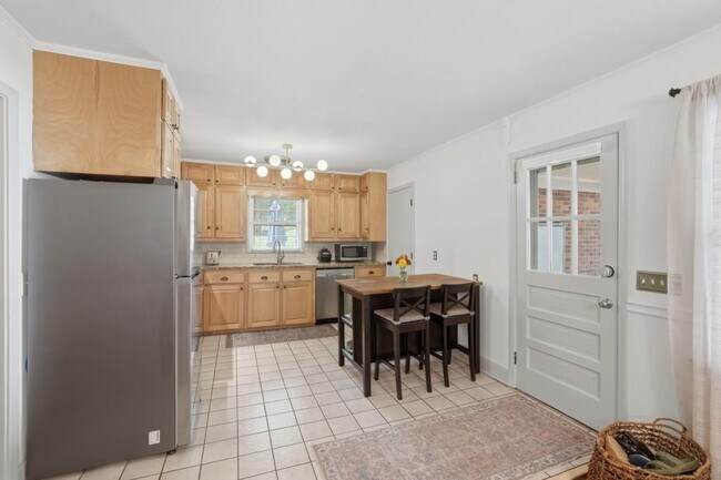 Building Photo - 1338 Northwood Cir NE