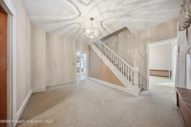 Building Photo - 612 Philo St