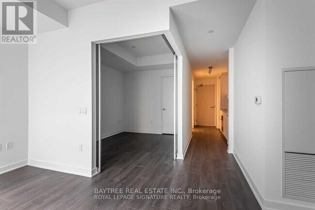 Building Photo - 115 Blue Jays Way
