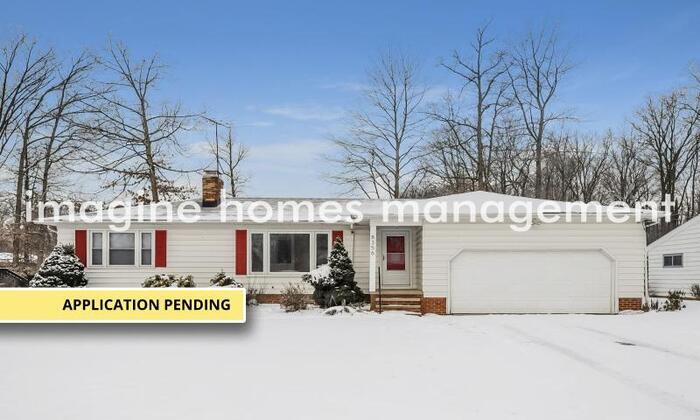 Primary Photo - Gorgeous Ranch in Strongsville