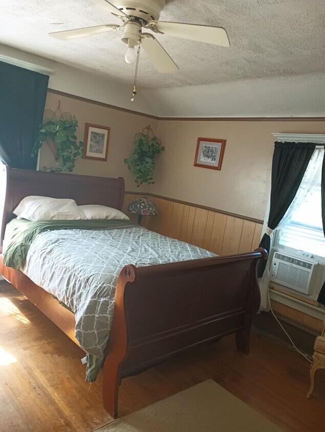 Building Photo - 485 E 4th Ave