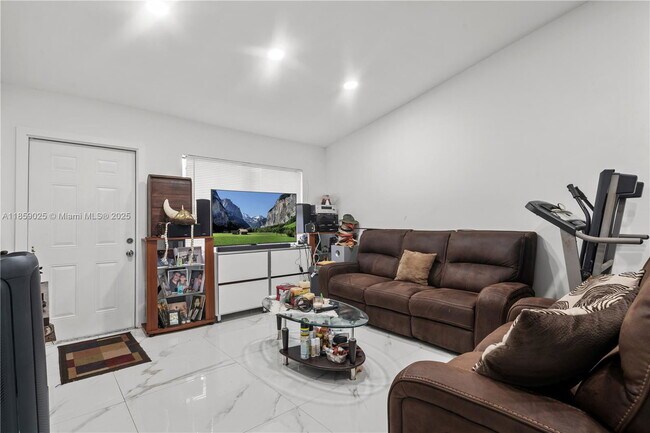 Foto del edificio - 9501 Southwest 151 Court