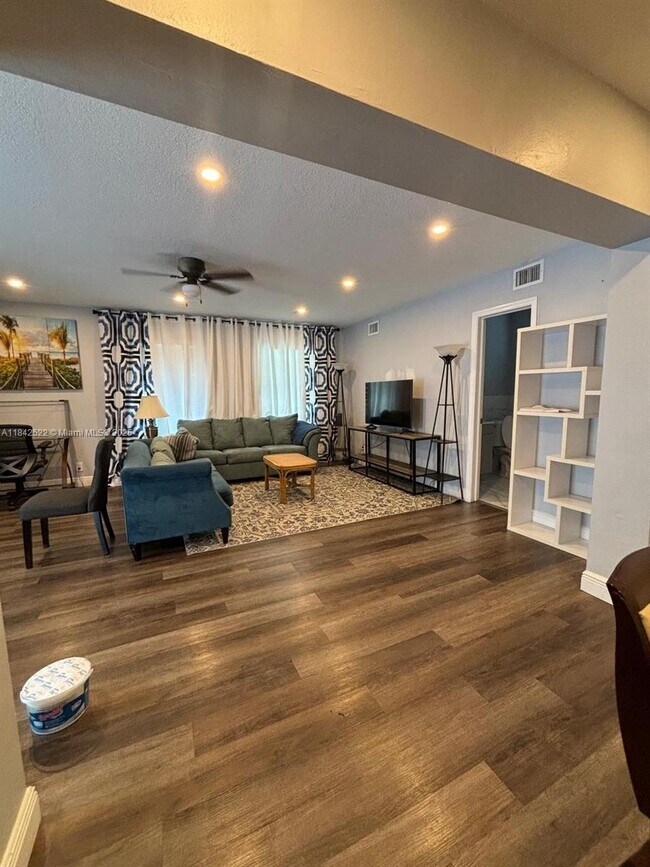 Foto del edificio - 1509 N Andrews Ave