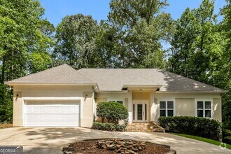 Building Photo - 4048 Golfview Ct