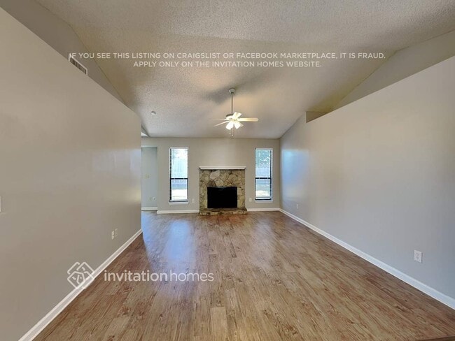 Foto del edificio - 7469 Sweet Rose Ln