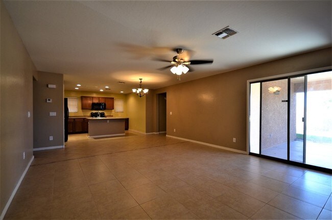 Building Photo - 4 bed 2 bath Skyline Ranch $1500 per month!