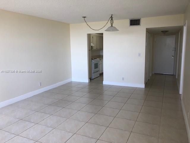 Foto del edificio - 2025 NE 164th St