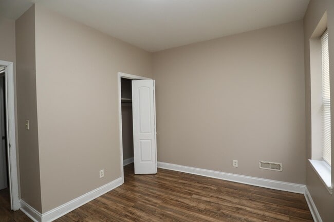 Foto del edificio - 2517 N Douglas St