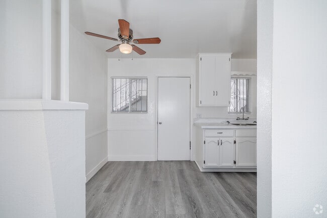 1 habitación, 1 baño - 500 pies cuadrados - Cocina - 903 N. Sloan Ave.