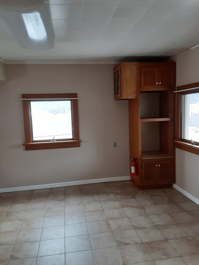 kitchen - 1100 Lincoln Ave
