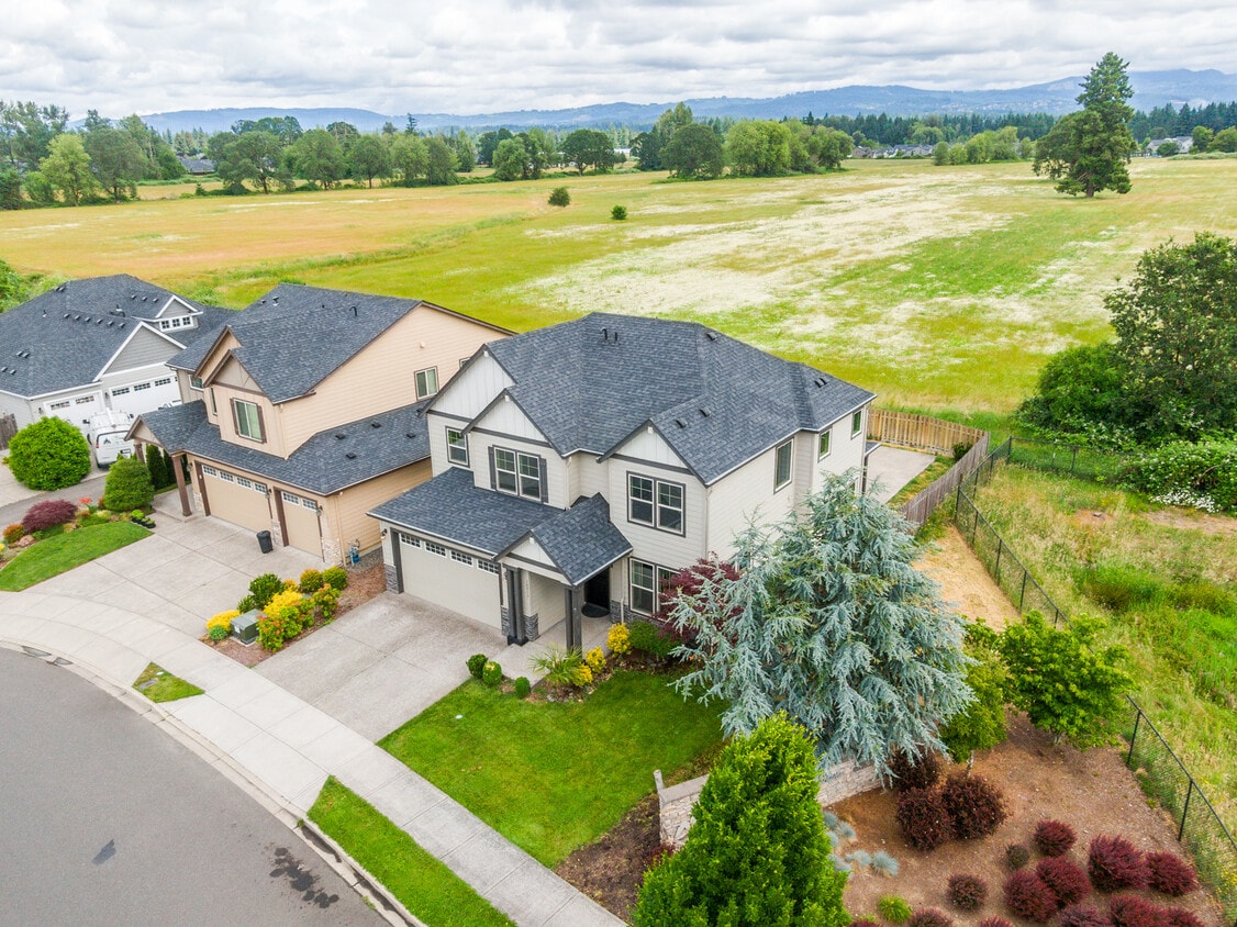 Foto principal - 10513 NE 144th Ave