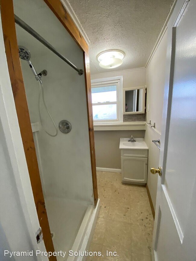 Building Photo - 3 br, 1 bath House - 405 W Pearl St