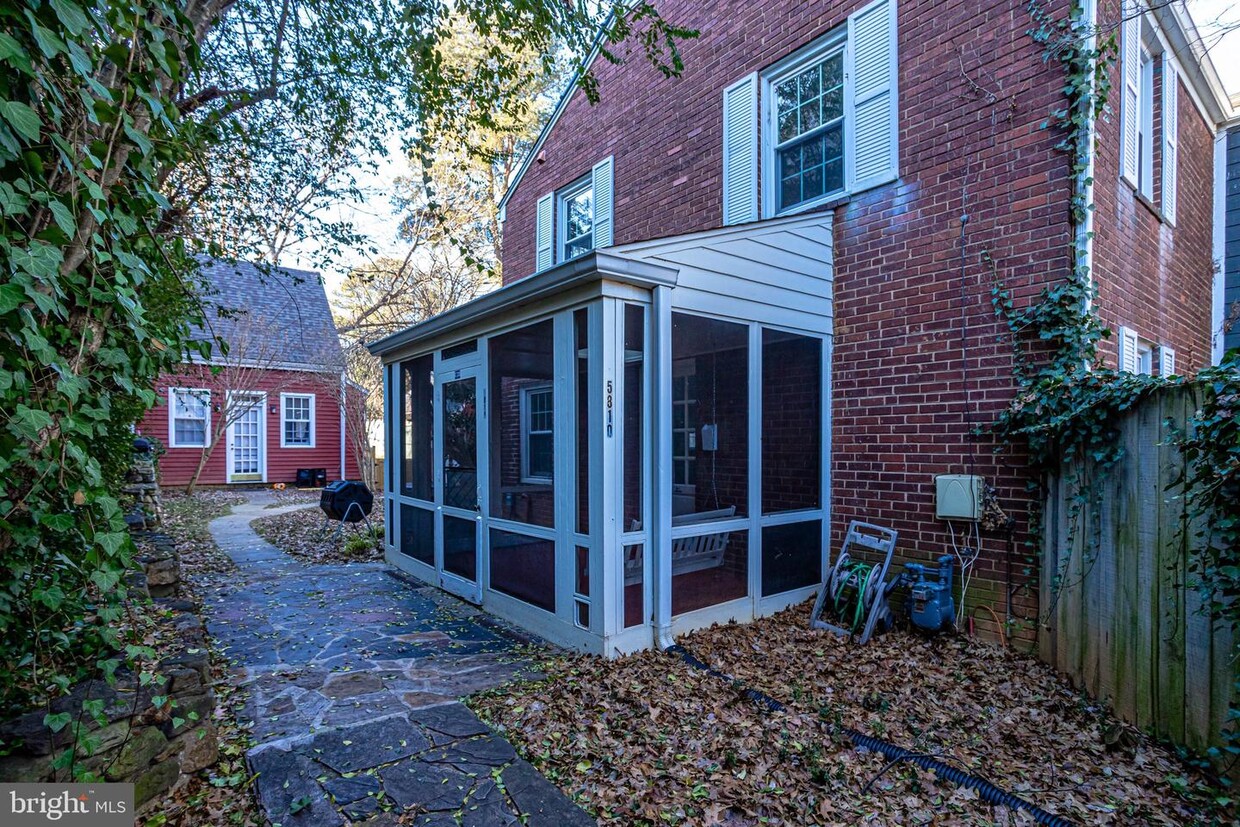 Foto principal - 5810 Washington Blvd