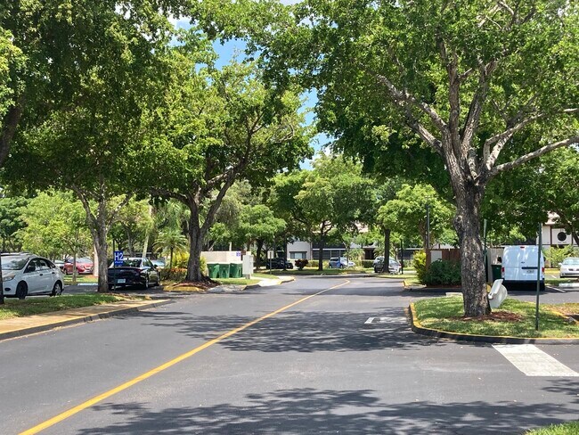 Well Maintained Tree Lined Streets - 9608 S Belfort Cir