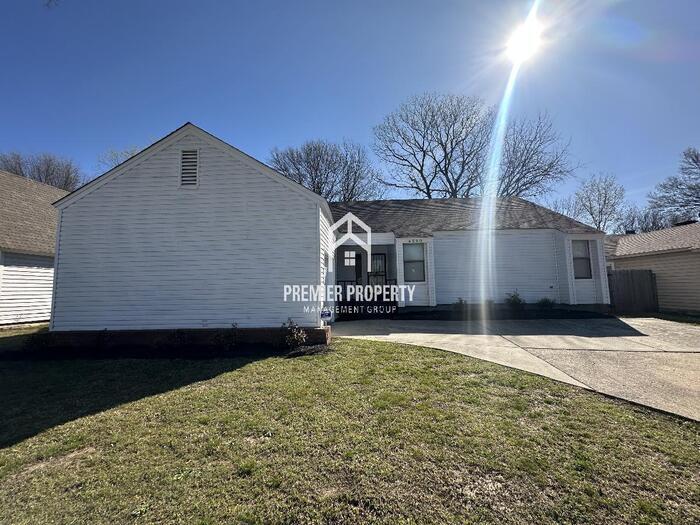 Primary Photo - 4590 Crump Rd