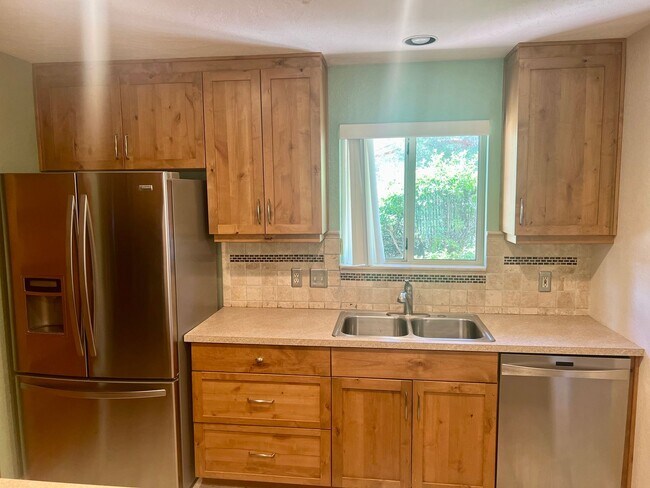 Building Photo - Unfurnished, 1-Year Long-Term Rental (Lowe...
