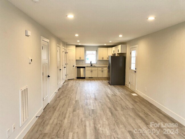 Building Photo - 432 3rd St SW