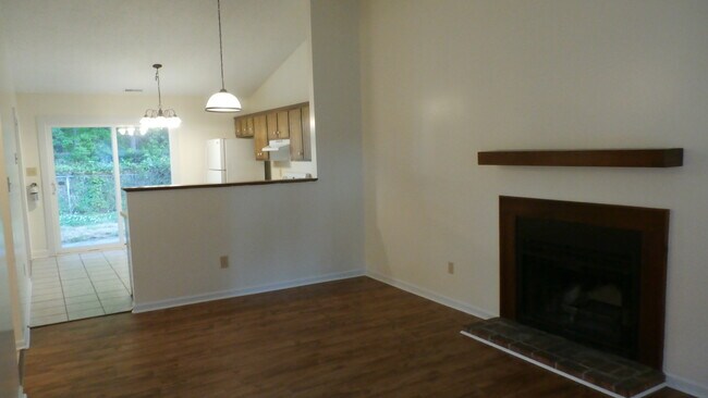 Building Photo - 156 Twin Wood Dr