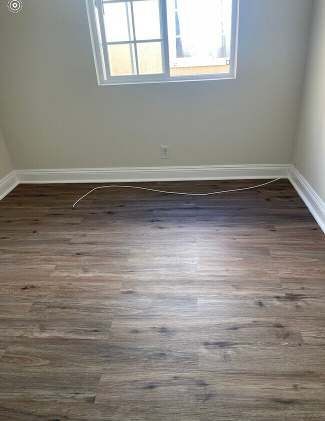 Living room - 4233 Crenshaw Blvd