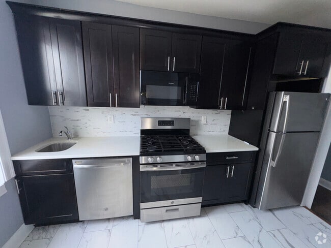 Building Photo - 735 Avenue A