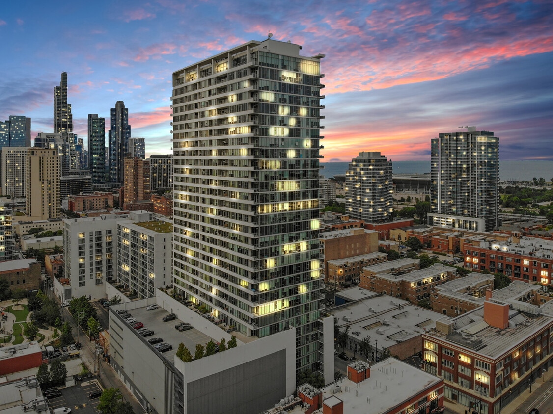 Primary Photo - 1720 S Michigan Ave