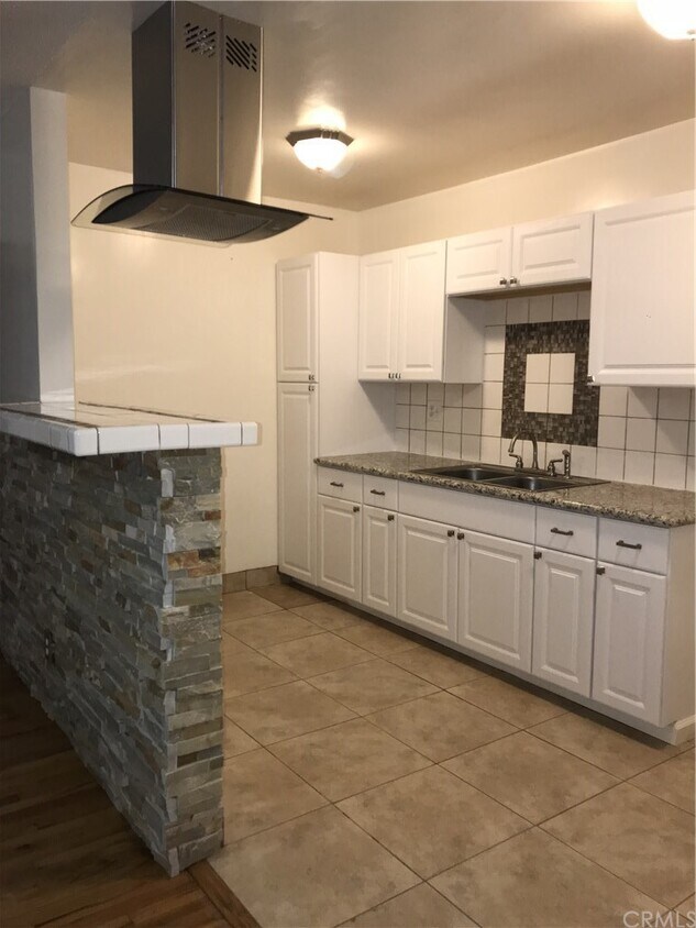 Kitchen - 1877 San Francisco Ave
