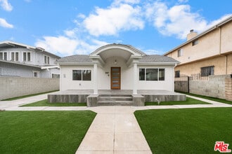 Building Photo - 1537 N Kingsley Dr