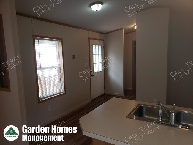 Building Photo - 28 Alflo Cir