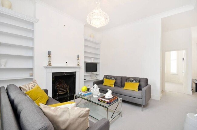 Building Photo - Fantastic Spacious And Private 1 bedroom a...