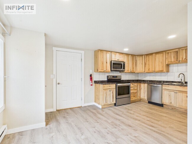 Foto del edificio - Beautifully Updated 2-Bedroom Home with Ga...