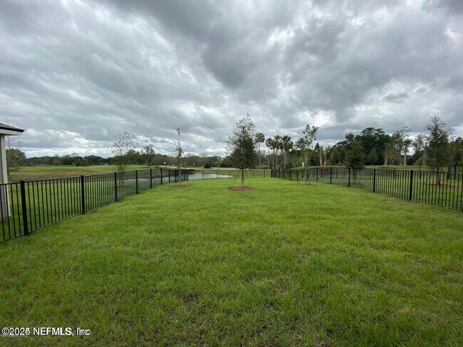 Foto del edificio - 8136 Meadow Walk Ln
