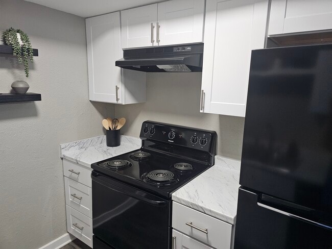 Building Photo - Castle Hill Apartments