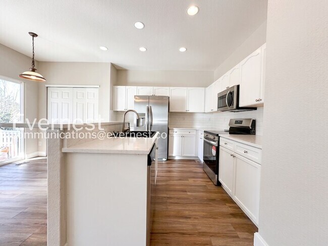 Foto del edificio - 4422 Whippoorwill Pl