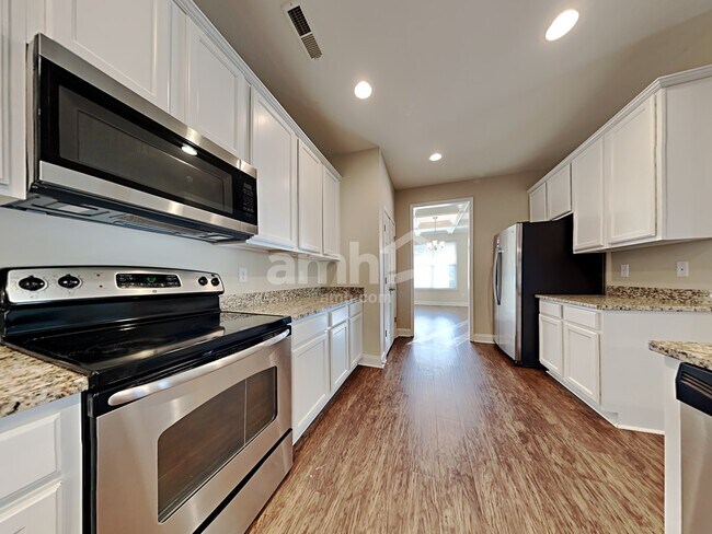 Building Photo - 206 Red Leaf Blvd