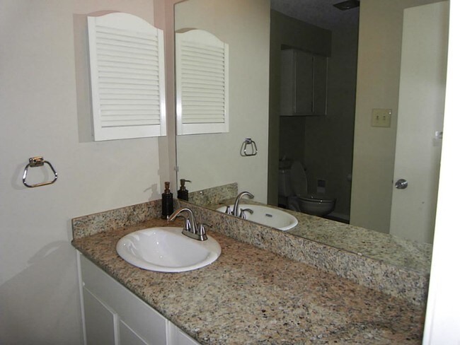Building Photo - 946 Memorial Village Dr