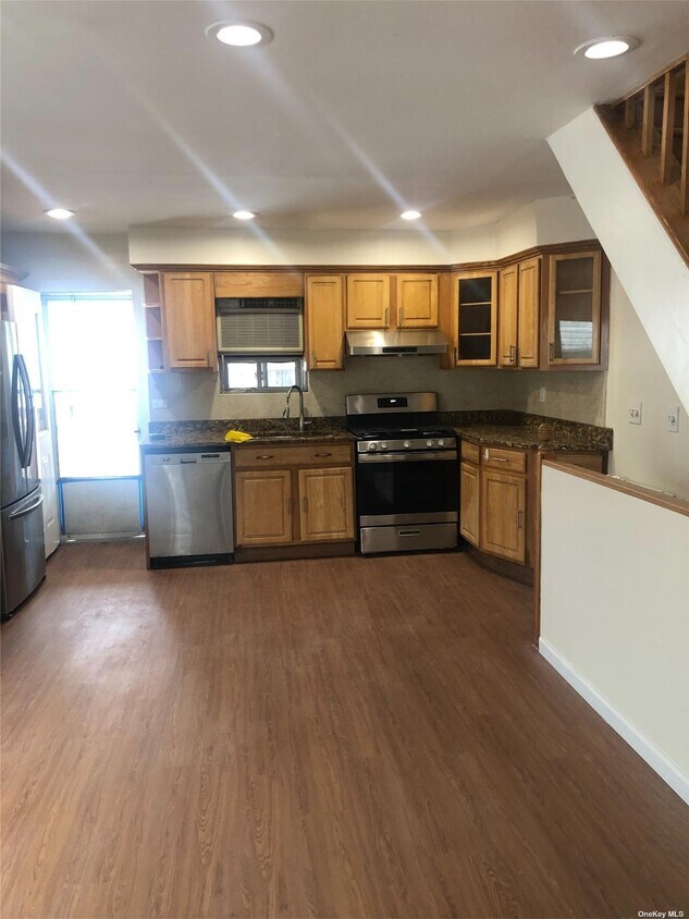 Primary Photo - 43-39-43247 247th St