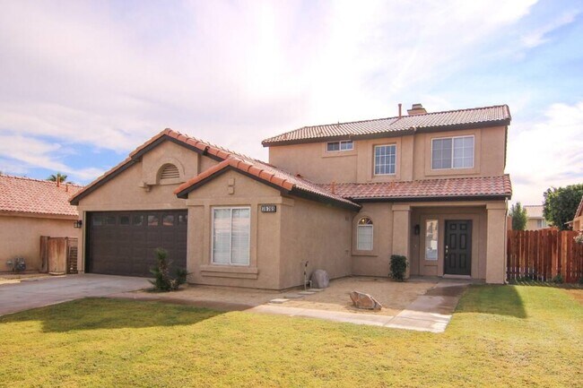Building Photo - 78765 La Palma Dr