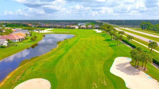 Foto del edificio - 14211 Heritage Landing Blvd