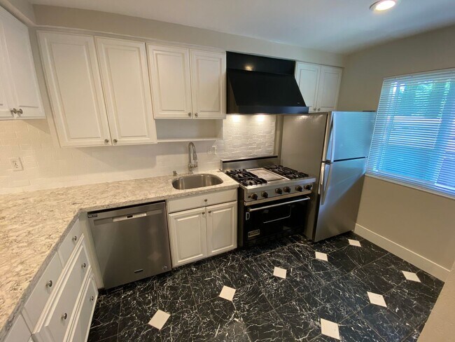 Foto del edificio - 2 Bed 1.5 Bath Condo In Moraga *Remodeled*
