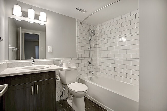 Building Photo - 263 Millard St