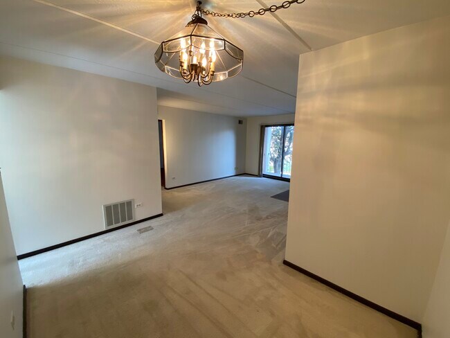 Dining room - 5401 Chateau