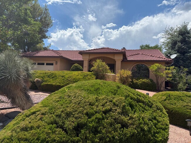 Building Photo - Desirable Uptown Sedona In the Orchards 3 ...