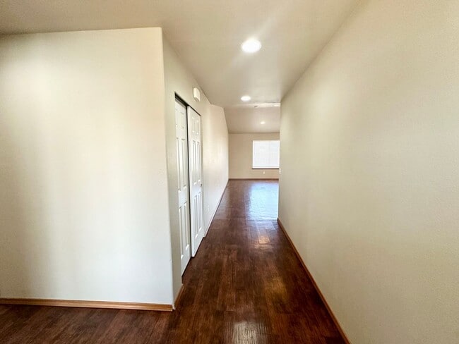 Foto del edificio - Spacious 3 Bedroom 2 Bathroom Home Now Available