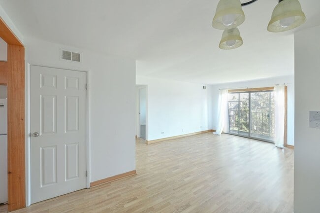 Foto del edificio - 9457 Bay Colony Dr