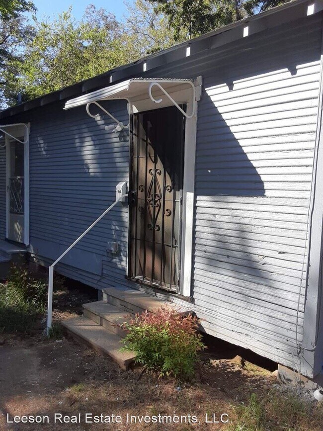 Building Photo - 2539 Merwin St