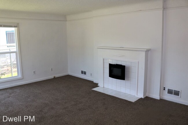 Foto del edificio - 2 br, 1 bath House - 1228 N Ainsworth St