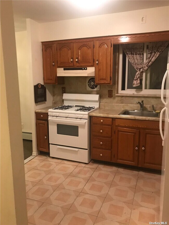 Building Photo - 84-51 Abingdon Rd